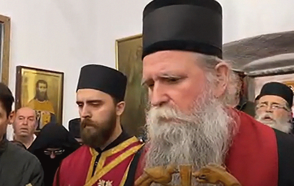 TELO MITROPOLITA PREBAČENO NA CETINJE, narod se masovno okuplja da uputi poslednji pozdrav, JOANIKIJE DRŽI GOVOR U ČAST AMFILOHIJA (VIDEO)