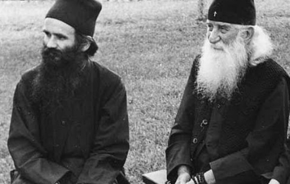 'OVO ĆE DETE DA PROBUDI CRNU GORU!' Proročanstvo monahinje za mitropolita Amfilohija dok je bio STUDENT! (FOTO)