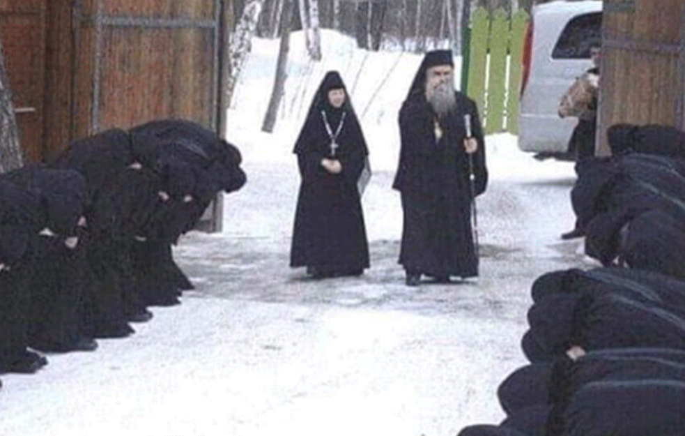 BELEŠKA SA EGINE! Ispovest grčke <span style='color:red;'><b>monahinje</b></span> o Amfilohiju: Doživesmo i mi da vidimo živog sveca!