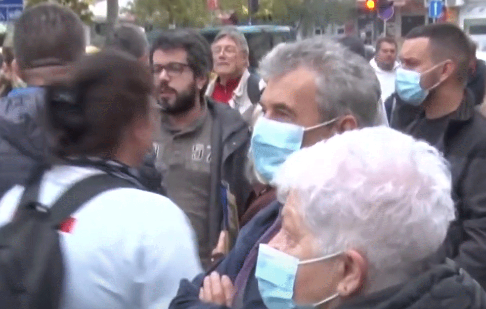 MLADENOVČANI POBESNELI: Ne želimo <span style='color:red;'><b>postrojenje</b></span> za tretman opasnog otpada! I to 300 metara od vrtića! (VIDEO)