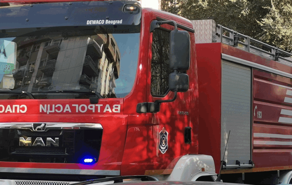 Požar u blizini železničke stanice Topčider, gore stari vagoni