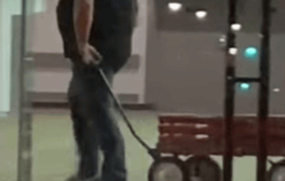 TRAMPOVI IMAJU DOKAZE IZBORNE PREVARE? Sumnjivi paketi u sred noći stigli u <span style='color:red;'><b>Detroit</b></span> (VIDEO)