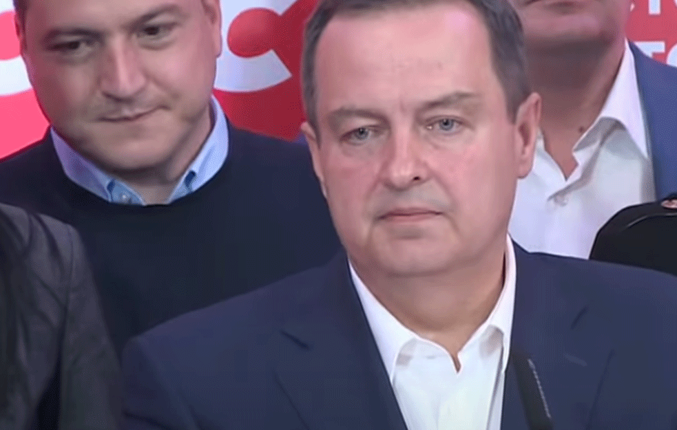 ČVRSTI RADNIČKI BARJAK Dačić: <span style='color:red;'><b>Crvena boja</b></span> je BOJA KRVI