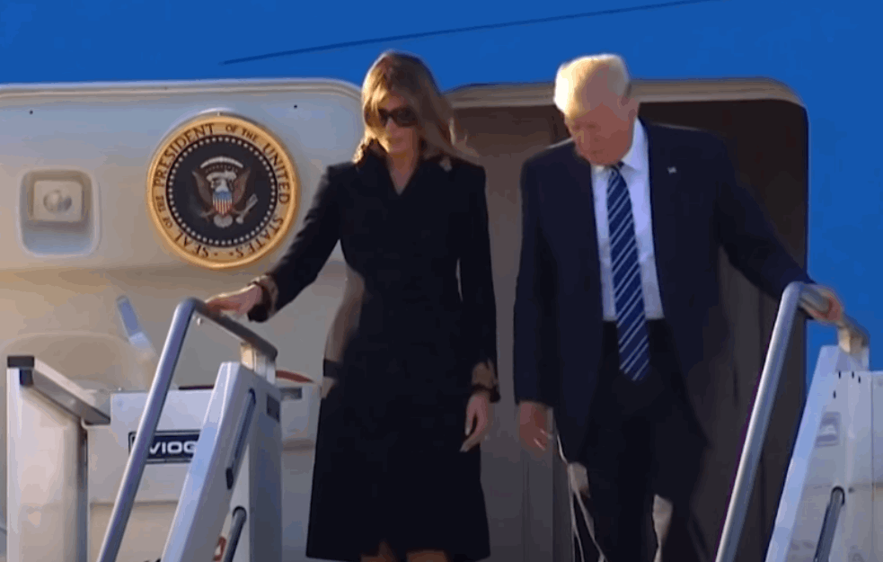 MELANIJA BEŽI IZ BELE KUĆE: Saradnica dosadašnje prve dame Amerike priča da je brak Melanije i Trampa čista <span style='color:red;'><b>transakcija</b></span>, godinama ne spavaju zajedno!