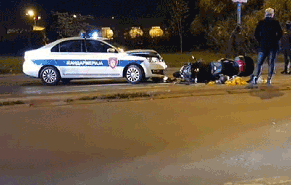 JURNJAVA U STILU DŽEMS BONDA U NOVOM SADU: Motorom se zakucao u Žandarmeriju!