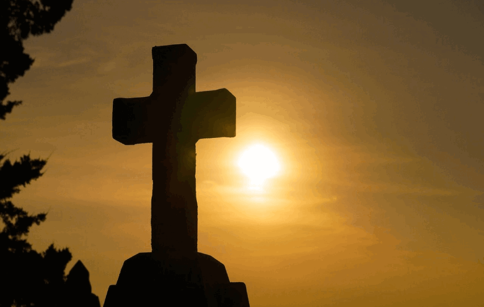 KAD SE VERE LATE NEVERNICI: Na koje sve načine se svesno ili nesvesno izrugujemo religiji umesto da je poštujemo
