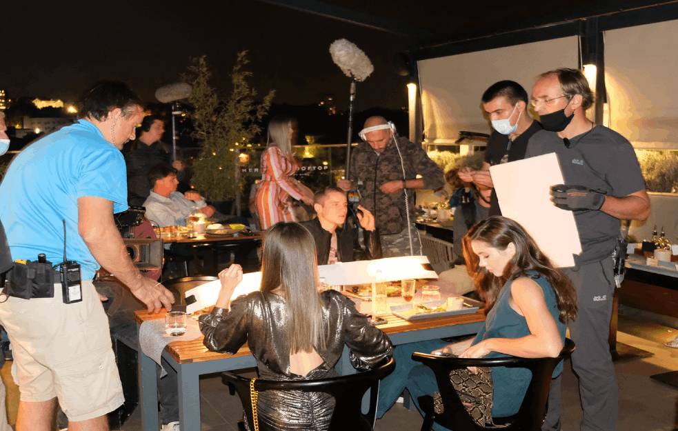 SNIMANJE FILMOVA I SERIJA U DOBA KORONE: Ljubavne scene?! Jedino uz negativan PCR test (FOTO/VIDEO)