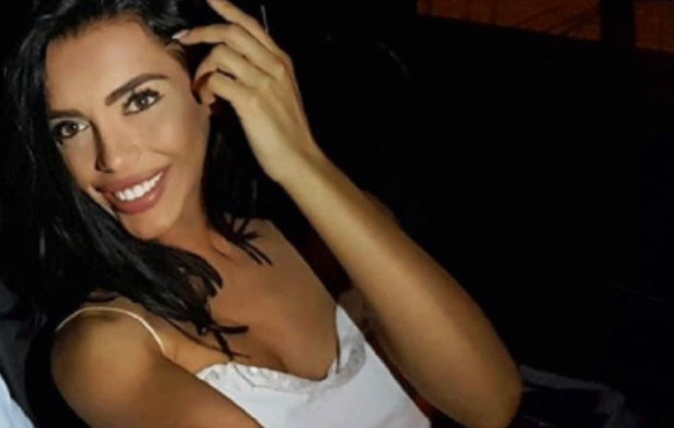 HELENA TOPALOVIĆ U NARUČJU NOVOG DEČKA: Bez šminke i filtera ZAPALILA društvene mreže! (FOTO)