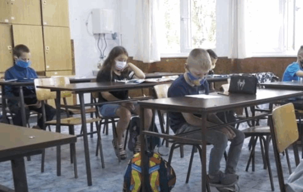 NORO VIRUS SE ŠIRI MEĐU ĐACIMA U BEOGRADU: Prolazne je prirode a <span style='color:red;'><b>lekarka</b></span> otkriva koliko traje i kako se ponašati