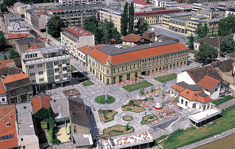 TUČA U KOVID AMBULANTI u Valjevu: Vođa tima za <span style='color:red;'><b>testiranje na koronu</b></span> zadobio TEŽE TELESNE povrede, policija privela osumnjičenog za napad    