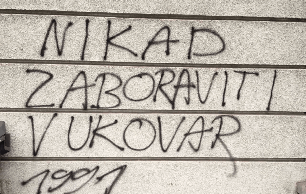 BRUKA USRED CIRIHA: <span style='color:red;'><b>Ustaški grafit</b></span>i  na zgradi konzulata Srbije
