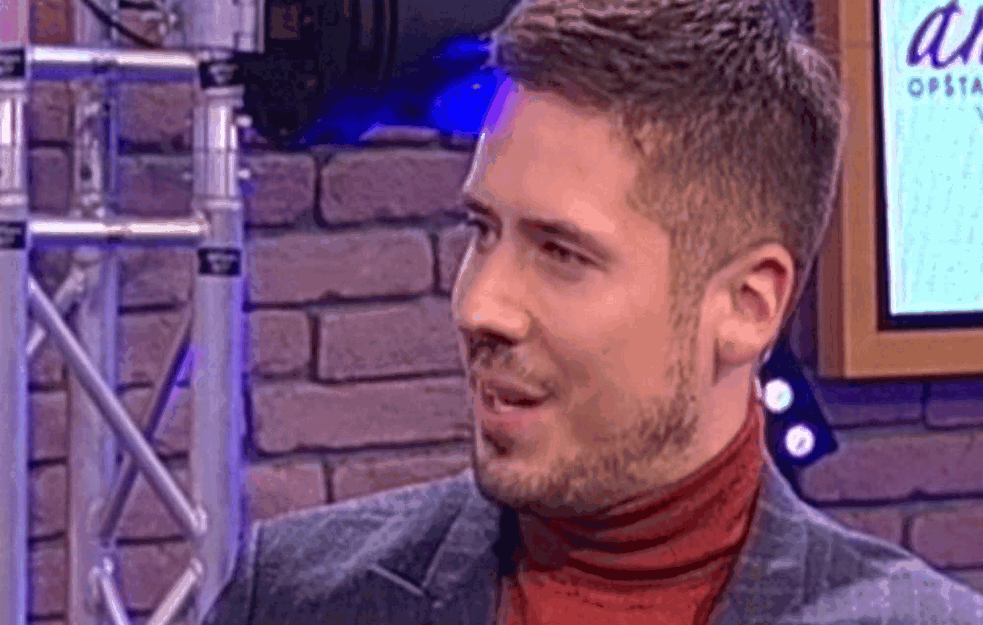 ROKVIĆ priznao KO MU SE SVIĐAO: Pevač otkrio koja POZNATA PEVAČICA mu je bila <span style='color:red;'><b>SIMPATIJA</b></span>, svi su LUDELI za njom!    