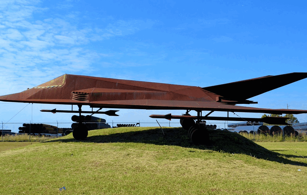 NISMO ZNALI DA JE NEVIDLJIV! Piloti priznali: SRPSKA PVO POGODILA DVA <span style='color:red;'><b>F1</b></span>17 BOMBARDERA, jedan pao u Buđanovcima, DRUGI 'pronađen' iznad NOVOG BEOGRADA! (VIDEO)  