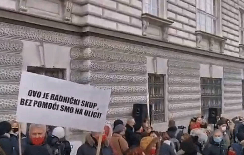 UGOSTITELJI, <span style='color:red;'><b>TURISTIČKI RADNICI</b></span> I PREUZETNICI PROTESTUJU: Stop maltretiranju privrednika sistemom reketiranja preko inspekcija (VIDEO)