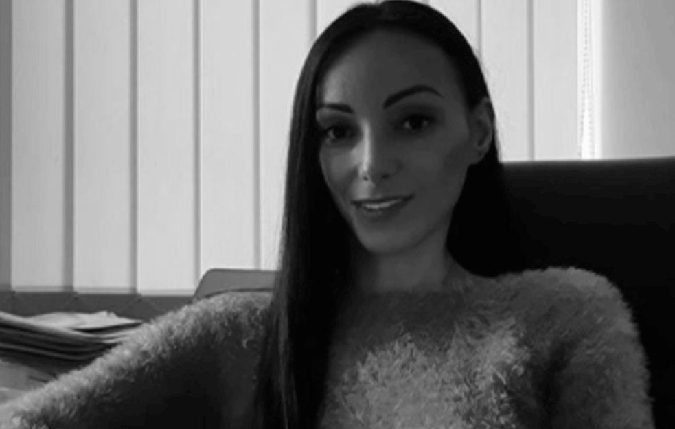TUGA I OČAJ U DOMU DEVOJKE POGINULE KOD BAJMOKA: Bobu spremali za UDAJU, sada je ispraćaju NA VEČNI POČINAK a isti <span style='color:red;'><b>pružni prelaz</b></span> VEĆ ODNOSIO ŽIVOTE!  