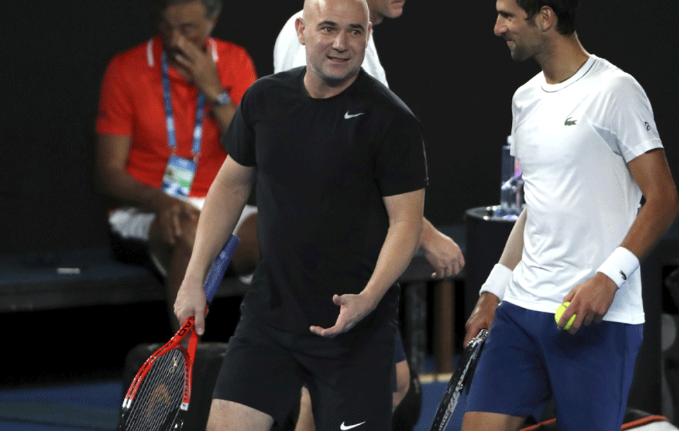 NOVAK ĐOKOVIĆ JE KAO <span style='color:red;'><b>ROKI BALBOA</b></span>: Agasi žali što ranije nije 'bocnuo' medveda (VIDEO)  