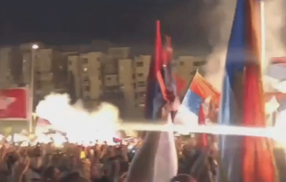 CRNA GORA SLAVI NOVU VLADU I ODLAZAK REŽIMA MILA ĐUKANOVIĆA! Vijore se zastave, pesma i vatromet! 