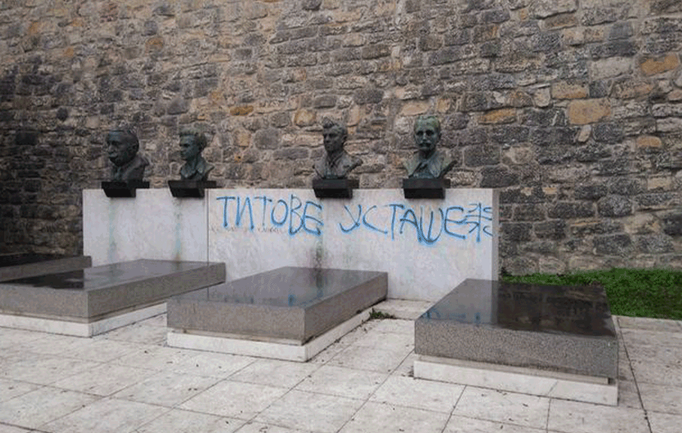 NAPADNUTI <span style='color:red;'><b>NARODNI HEROJI</b></span>: Vandali OSKRNAVILI GROBOVE  Moše Pijade, Đure Đakovića, Ivana Milutinovića i LOLE RIBARA!