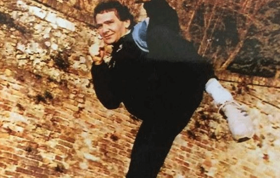 GIŠKA U ZAGRLJAJU ESTRADNIH LEPOTICA: Da li biste prepoznali ove DVE PEVAČICE? (FOTO) 