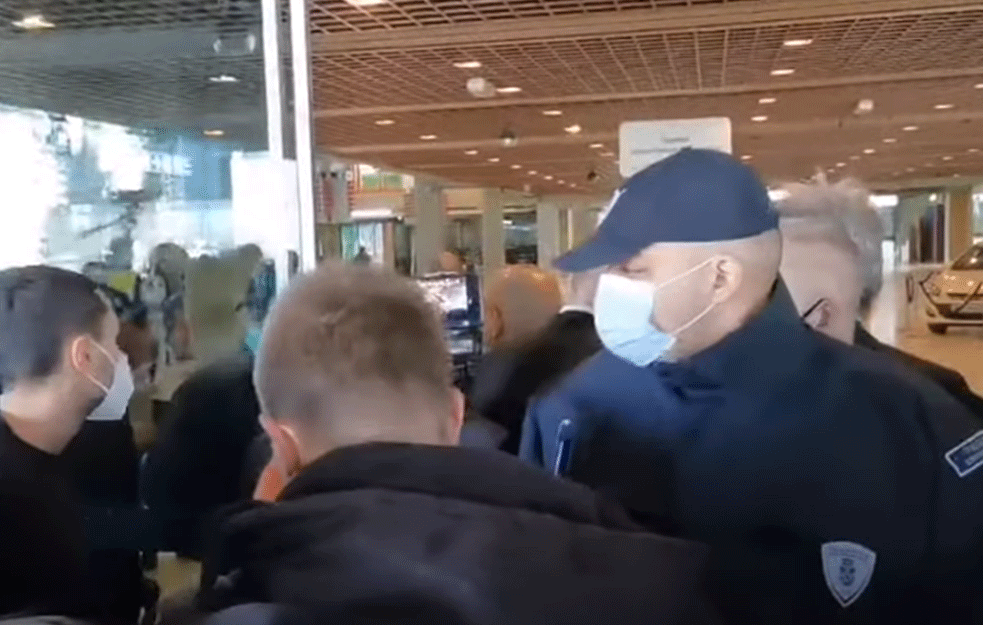 GRAĐANI ZAUSTAVLJENI ISPRED SAVA CENTRA, IZBIO INCIDENT SA OBEZBEĐENJEM: Da li su važniji interesi građana ili tajkuna