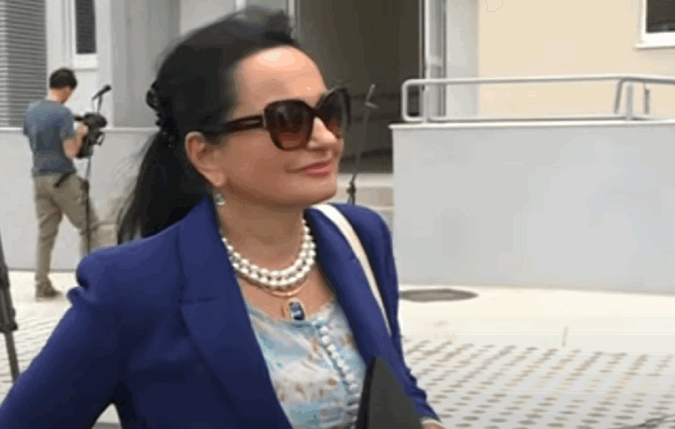 MOĆNA DAMA BEZ KRILA Sinu Vesne Medenice ukinuta <span style='color:red;'><b>licenca</b></span>