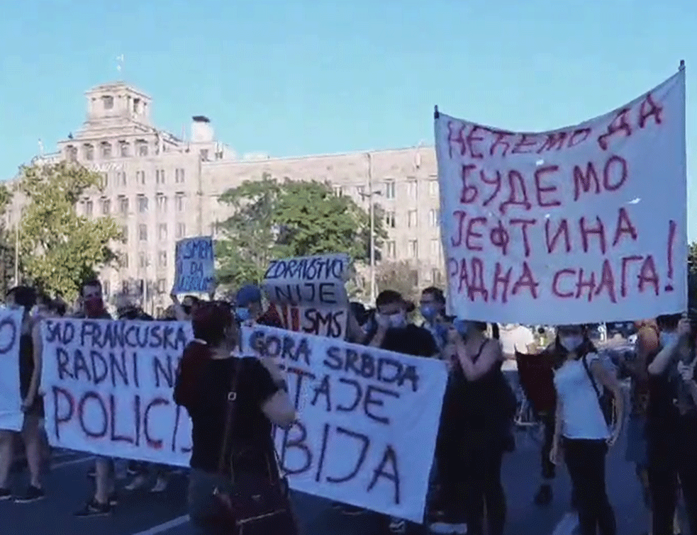 ČETVRTI DAN! Počeli <span style='color:red;'><b>protesti u Beogradu</b></span>, u Novom Sadu demonstranti blokirali auto-put ka prestonici! (VIDEO)