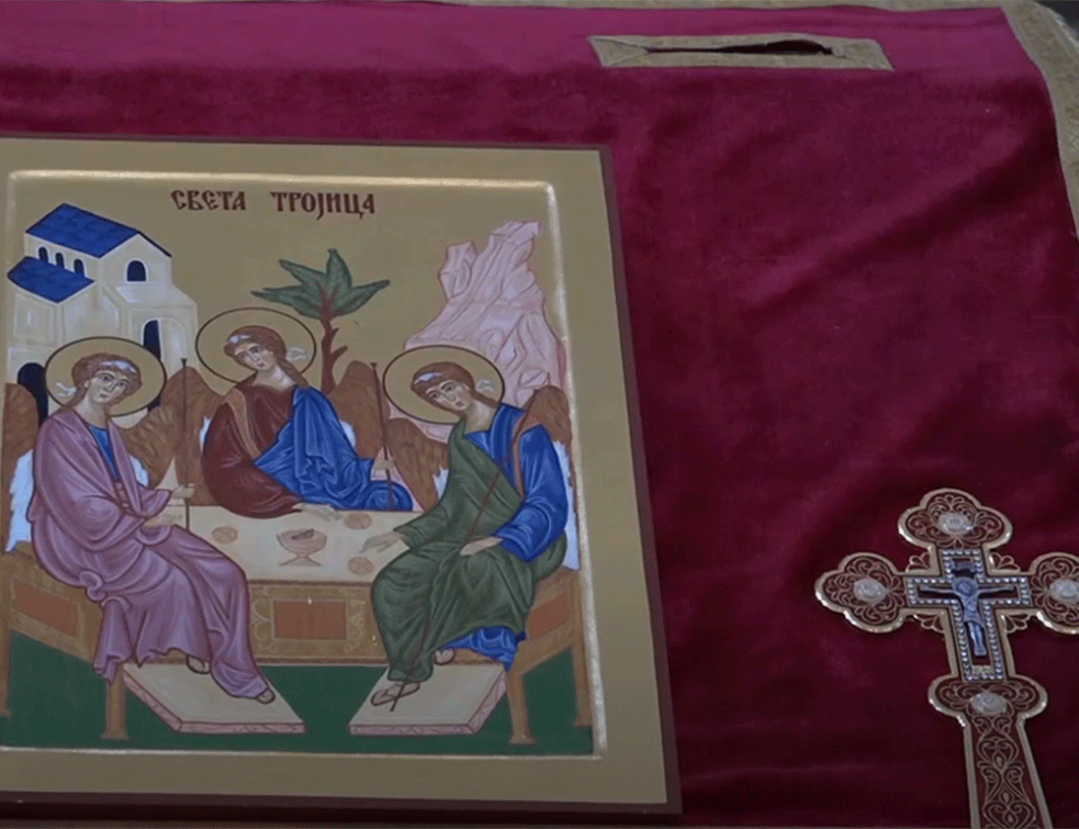 Sutra je veliki hrišćanski praznik! Slavimo silazak Svetog duha na apostole! Vernicima se opraštaju svi gresi (VIDEO)