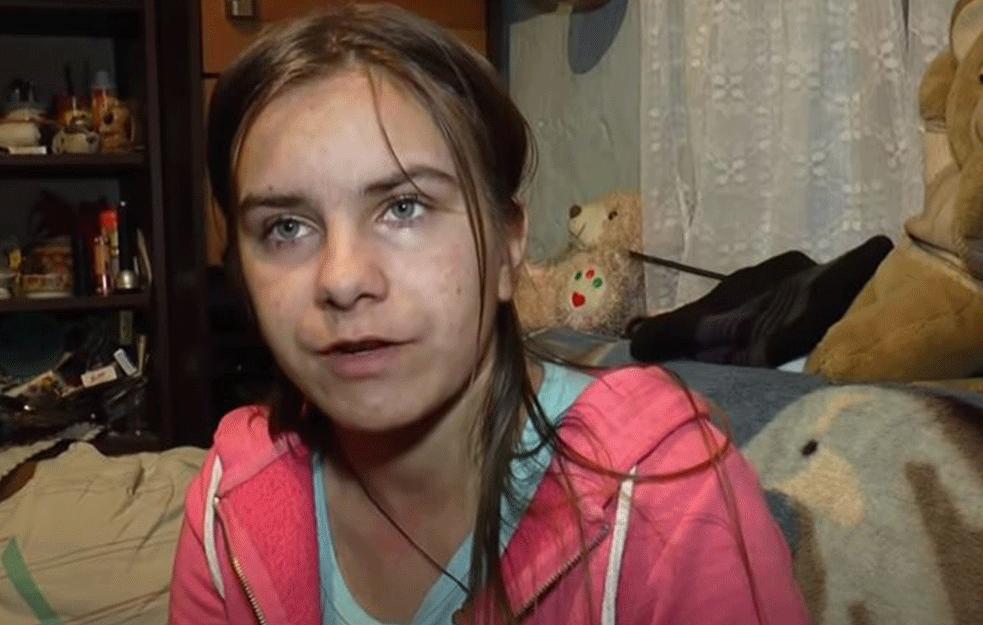MILICA ŽIVI U TEŠKIM USLOVIMA: Kuća od blata se raspada, <span style='color:red;'><b>mama i tata</b></span> su joj bolesni, a ona IMA SAMO JEDNU ŽELJU!