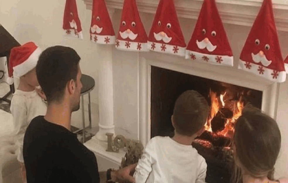 <span style='color:red;'><b>Đokovići</b></span> proslavljaju BADNJE VEČE u Španiji: Nole s porodicom pripremio TRADICIONALNU TRPEZU (FOTO) 