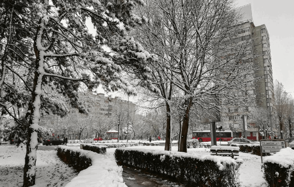 STIŽE LEDENI TALAS: Polse još snega, sledi pravi mraz i <span style='color:red;'><b>dnevna temperatura</b></span> ispod nule