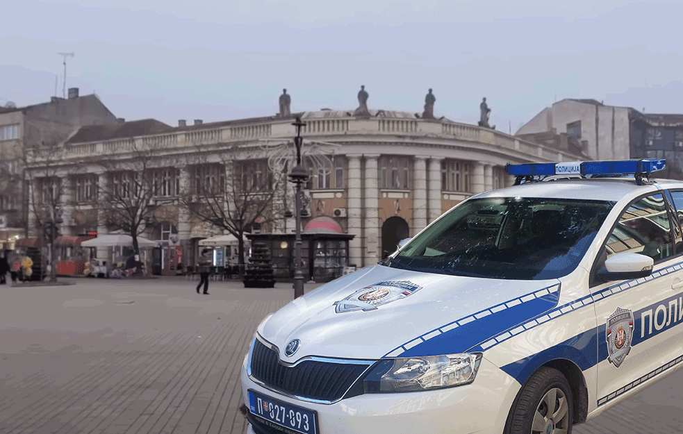 HAOS U SMEDEREVU: Bahati vozač BEŽAO od policije pa se ZAKUCAO u <span style='color:red;'><b>službeni auto</b></span>


