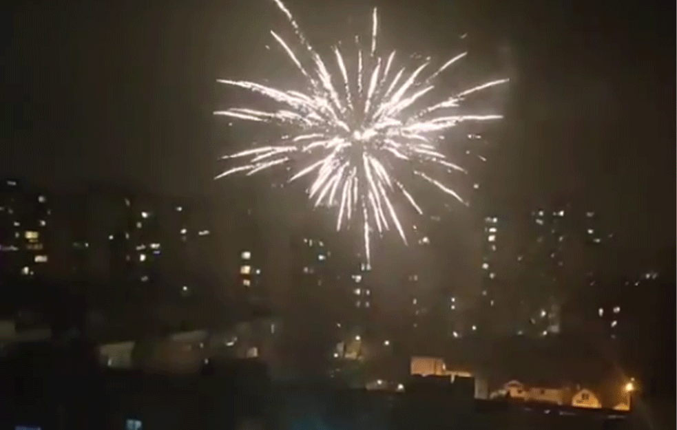 SPEKTAKL NA NEBU: Evo kako je proslavljena <span style='color:red;'><b>SRPSKA Nova godina</b></span> širom Srbije (VIDEO)

