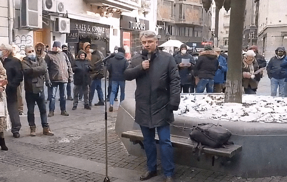 ODRŽAN SKUP ISPRED SANU: <span style='color:red;'><b>Akademici</b></span> probudite se , ne dozvolite da jedan čovek uništava ugled ove institucije!