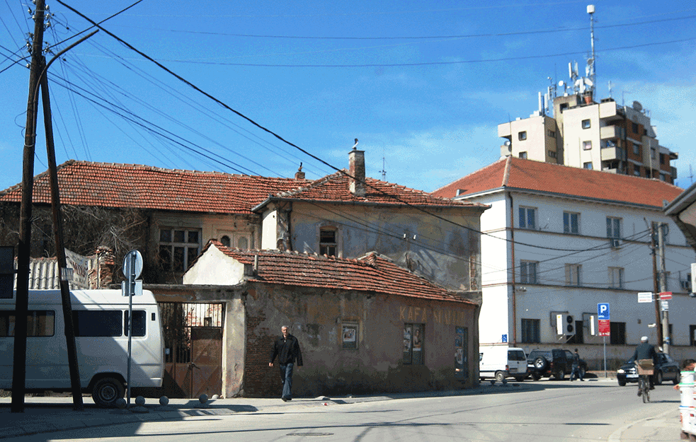 HOROR U BUJANOVCU: Udario suprugu delom BETONSKOG IVIČNJAKA, uhapšen zbog NASILJA U PORODICI