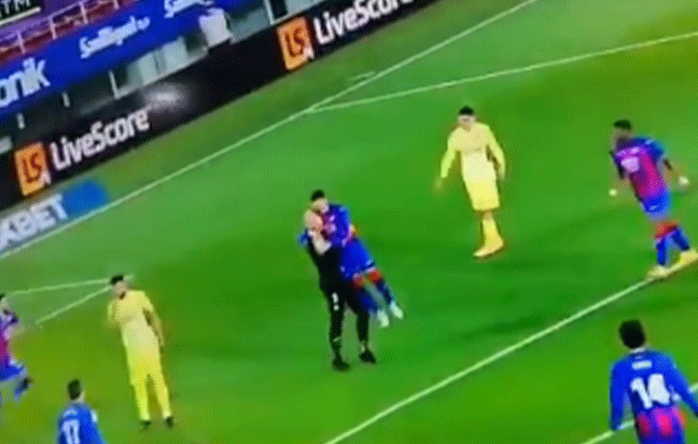 JOŠ JEDNOM JE BRILJIRAO! ŠPANCI U ČUDU! Golman Marko Dmitrović zatresao mrežu <span style='color:red;'><b>Atletika</b></span>! (VIDEO)