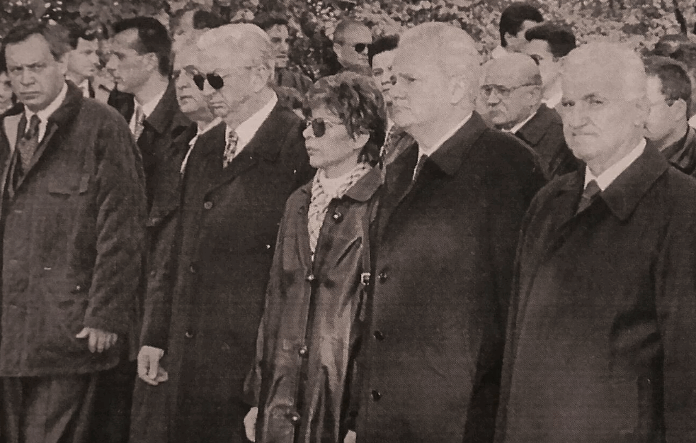 Slobodan Milošević sa najbližim saradnicima na sahrani Todorovića
