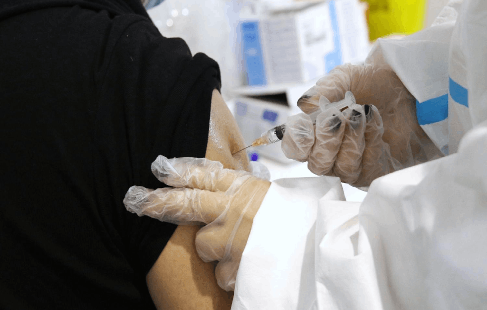 <span style='color:red;'><b>IMUNIZACIJA</b></span> NE PRESTAJE: Moraćemo da se VAKCINIŠEMO protiv korone JEDNOM GODIŠNJE jer virus MUTIRA 