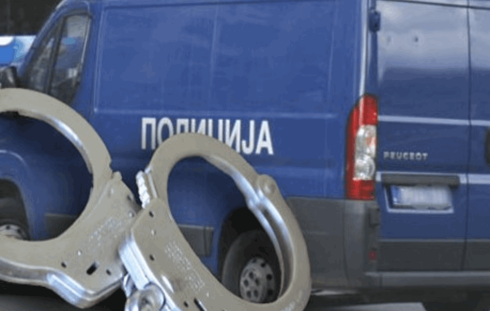 MUŽ I ŽENA ZAJEDNO PLJAČKALI KAMIONE: Uhapšen bračni par, PRONAĐENI PIŠTOLJI! (FOTO)