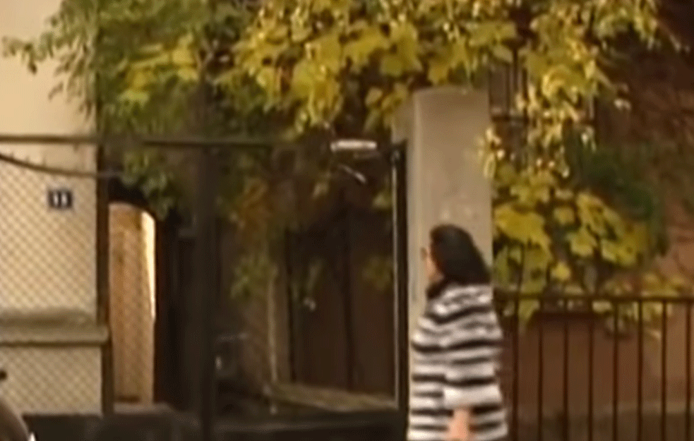 Šta se danas dešava sa čuvenom kućom u Topolskoj 18 u kojoj je snimana serija '<span style='color:red;'><b>Srećni ljudi</b></span>'? (FOTO+VIDEO)