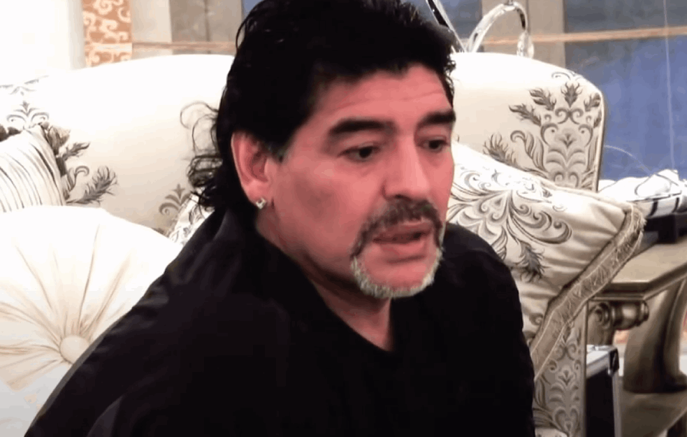 OSVANUO SNIMAK LEKARA DOK JE <span style='color:red;'><b>MARADONA</b></span> UMIRAO: ‘Da, debeli odlazi! Čini se da ima srčani udar’ (VIDEO)