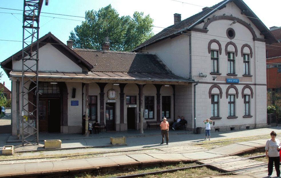 TRAGEDIJA KOD MALE KRSNE: <span style='color:red;'><b>Lokomotiva</b></span> u samoj stanici prešla preko muškarca