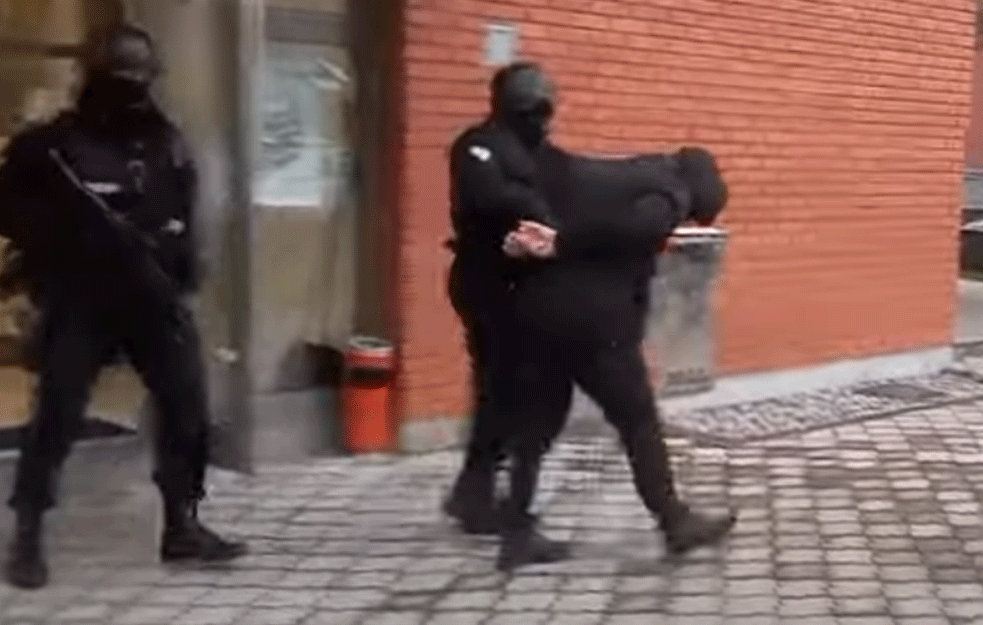 OVAKO SU UHAPŠENI 'ŠKALJARCI' NA JAHORINI: Specijalci ih opkolili, BIĆE <span style='color:red;'><b>PROTERANI</b></span> IZ BiH?! (VIDEO)