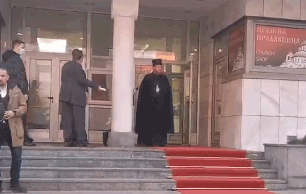 PRATITE UŽIVO PROGLAŠENJE PATRIJARHA! Glas javnosti pred HRAMOM nakon IZBORA PORFIRIJA ZA NOVOG POGLAVARA SPC! (VIDEO) 