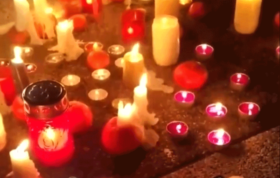 U Zagrebu <span style='color:red;'><b>BEĆARAC</b></span> na ćirilici, Sarajevom odjekuje SAMO DA RATA NE BUDE (FOTO+VIDEO)