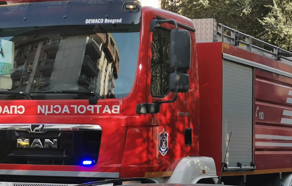POŽAR U MAJDANPEKU: Potpuno IZGOREO STAN u potkrovlju, žena (68) zbog TEŠKIH OPEKOTINA prebačena za Beograd! 

