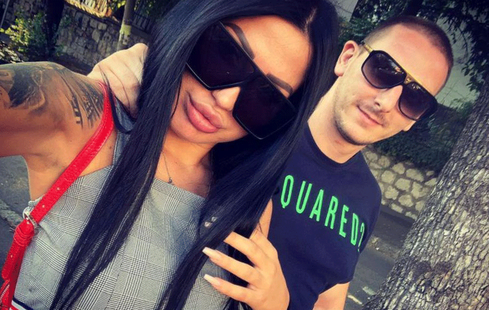 TIJANA AJFON JE ZBOG NJEGA PRIVEDENA: Povezuje ih buran život, <span style='color:red;'><b>veridba</b></span>, hapšenja, narkotici… 
