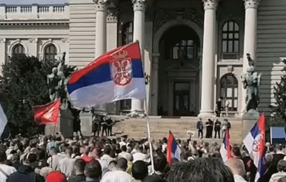SRBI NA IVICI ŽIVACA, ALI I EGZISTENCIJE: Najavljeni PROTESTI ISPRED SKUPŠTINE ukoliko se uvede POLICIJSKI ČAS!