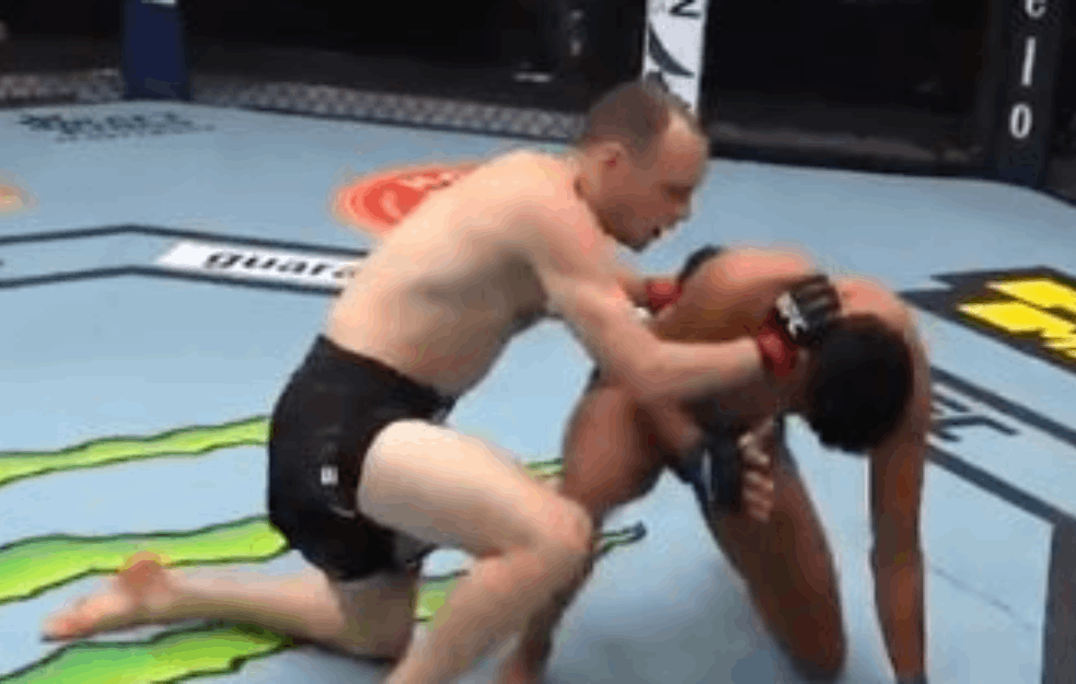 SRPSKI MMA BORAC UNIŠTIO RIVALA NOKAUTOM: Prebio protivnika sa 48 udaraca, pa isprozivao sudiju (VIDEO)