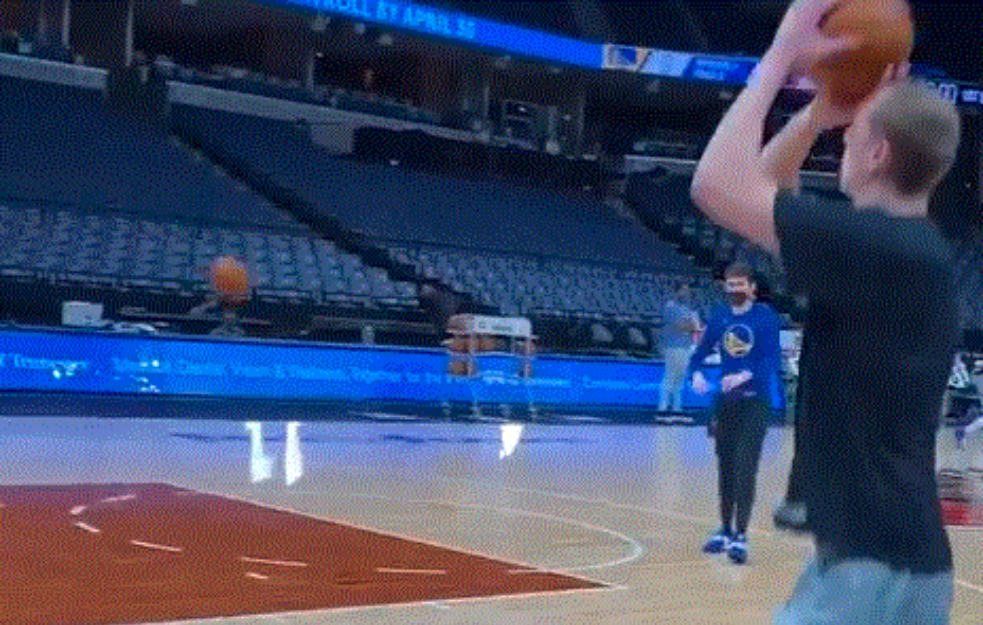 VELIKA NOĆ ZA SRPSKOG KOŠARKAŠA: Smailagić prvi put NBA <span style='color:red;'><b>starter</b></span>! (VIDEO)

