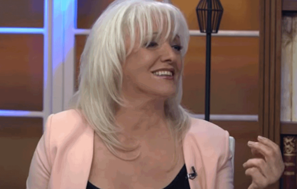 VERA MATOVIĆ NAPRAVILA HAOS U EMISIJI: Iz sveg glasa VIKALA na voditeljku zbog HIT PESME!